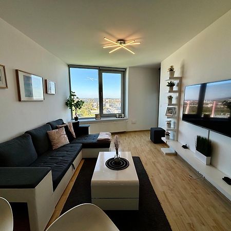 Three Towers With Beautiful View And Parking! Apartment Bratislava Luaran gambar