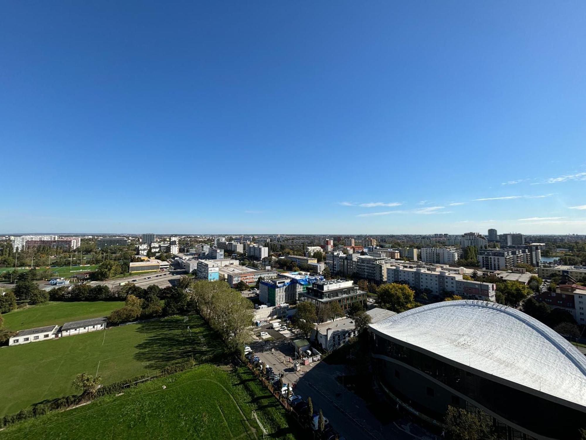 Three Towers With Beautiful View And Parking! Apartment Bratislava Luaran gambar